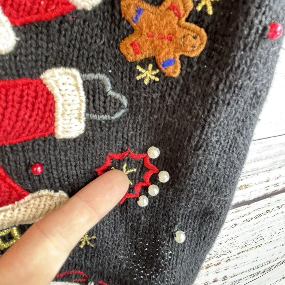 Vintage Christmas Sweater Vest Black M 3D Santas Beaded Embroidered Kitsch